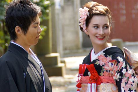 Dating in japan - Dating Japanese 101. If you have lived in Japan awhile, you might have the chance to meet that “special” person. Dating a person from another culture can be both amazing and challenging. If you are new to Japanese culture, there may be things you don’t realize your significant other is trying to express.